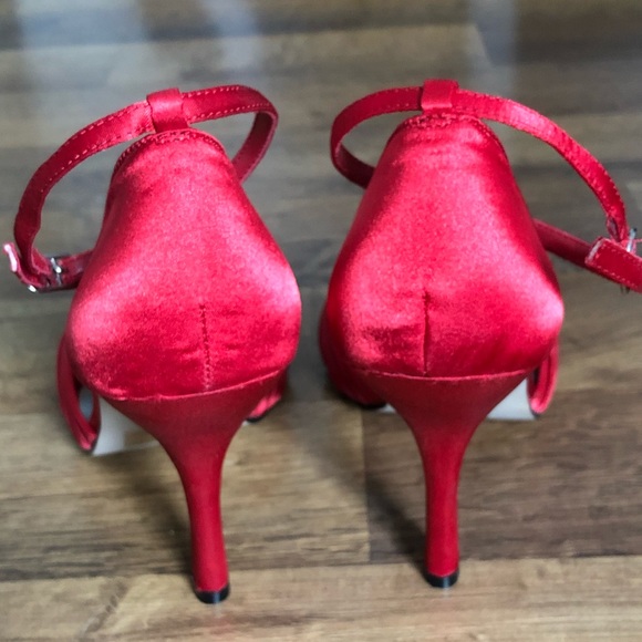 Delicious red heels - Picture 4 of 7